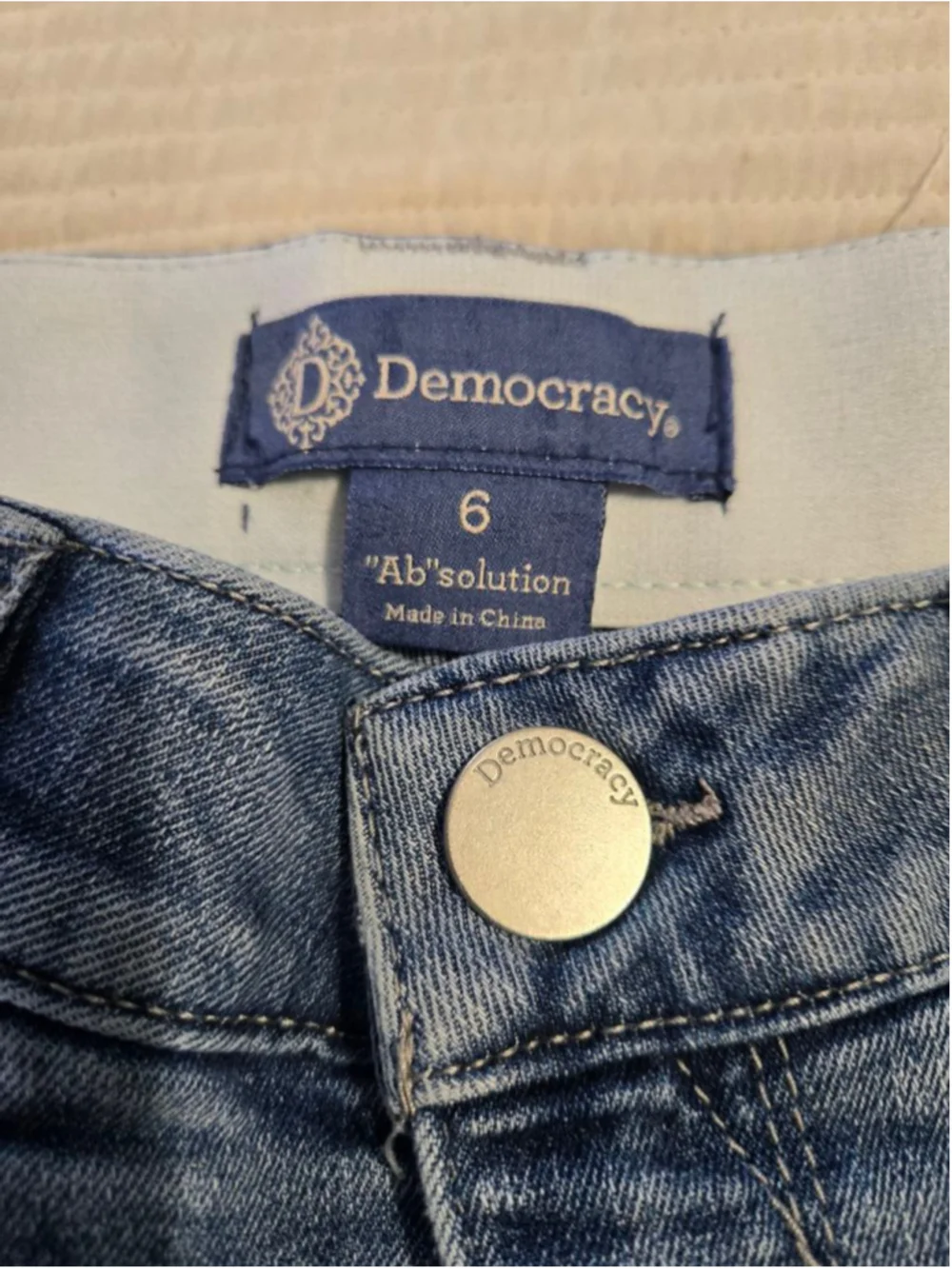 Democracy "Ab"solution Denim Shorts Blue Mid Rise Stretch Jean Shorts Size 6 - Picture 3 of 12